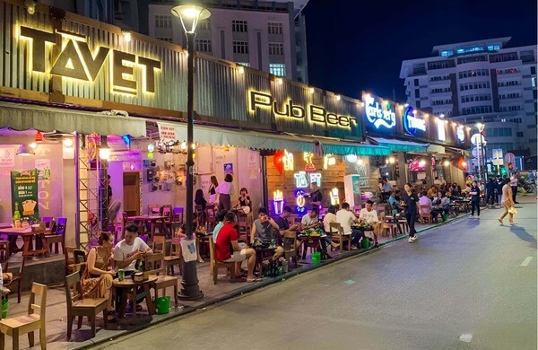 Hue hotel near the walking street